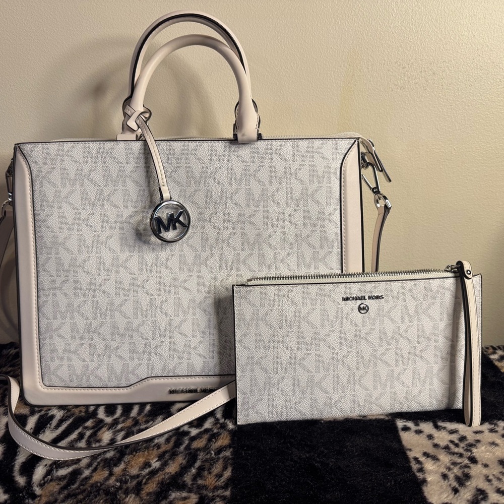 Michael Kors White & Light Pink Signature Tote with Wristlet